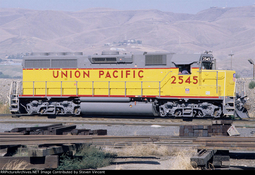 Union Pacific MPI rebuilt GP38-2 #2545 here assigned to Camas Prarie RR. Ex NYC GP40.